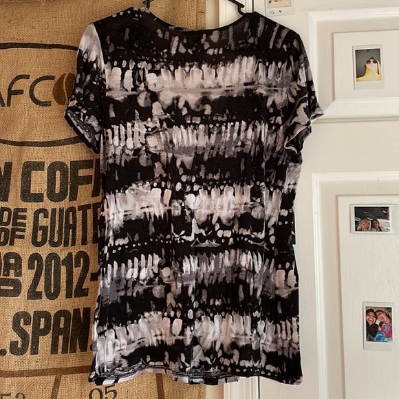 ♻️patterned top - Picture 3 of 3